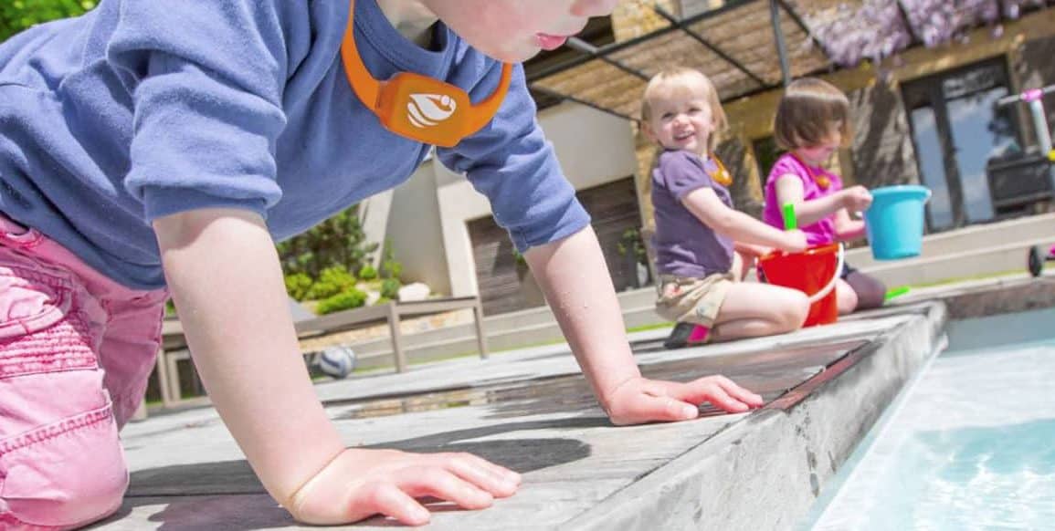 No Stress surveille votre enfant au bord de la piscine