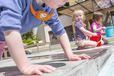 No Stress surveille votre enfant au bord de la piscine