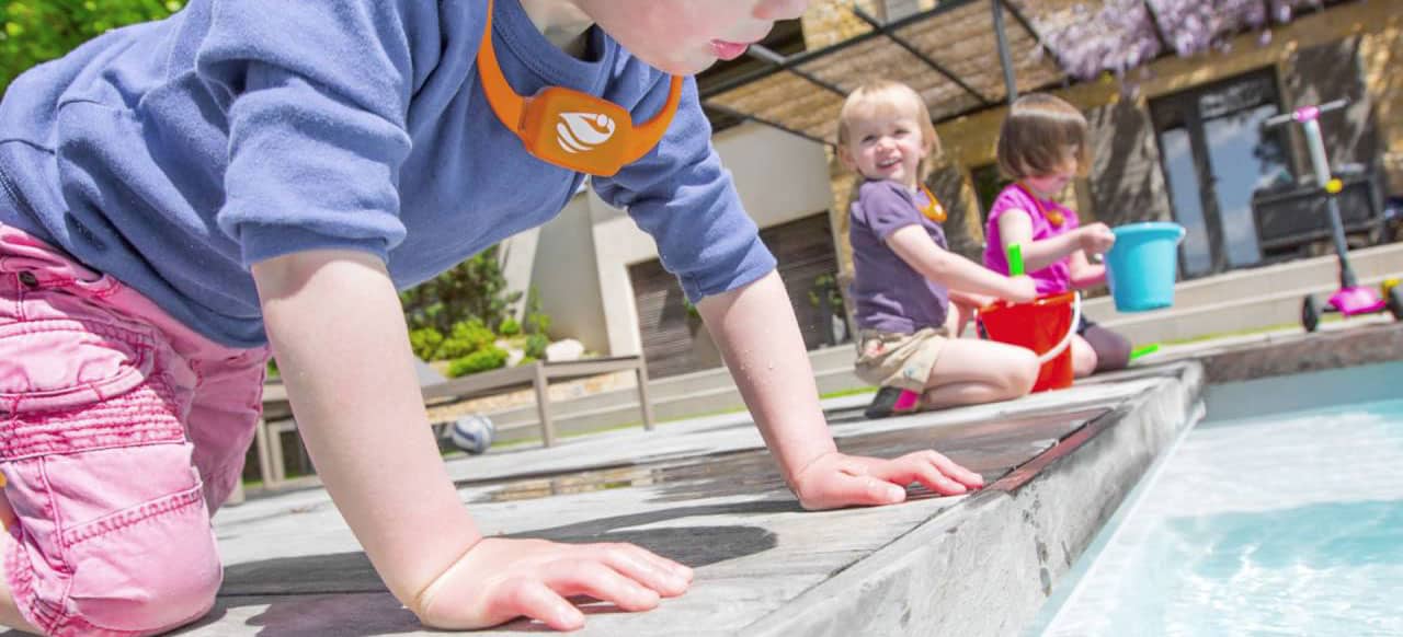 No Stress surveille votre enfant au bord de la piscine