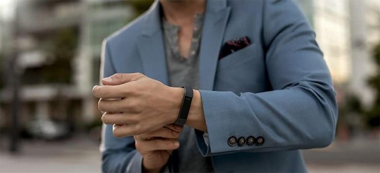 Le tracker d'activité Fitbit Alta HR s'offre la fréquence cardiaque et améliore le suivi du sommeil