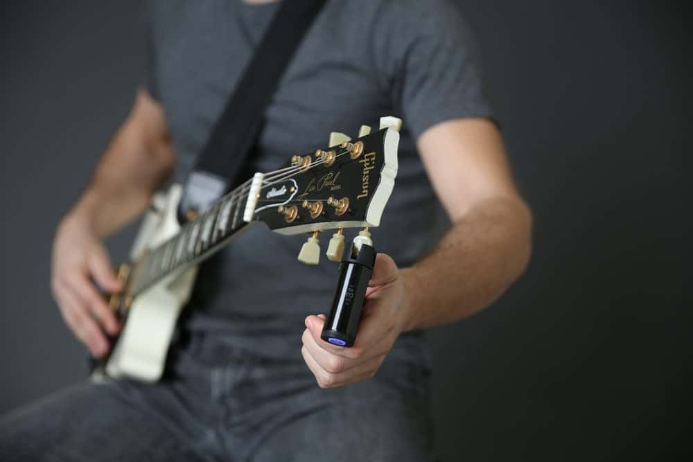 Roadie 2, l'accordeur guitare connecté et automatique