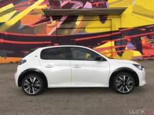 Peugeot e208 - Profil