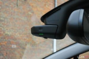 Citroën ConnectedCAM - La dashcam d'un port mini-usb pour récupérer les photos.