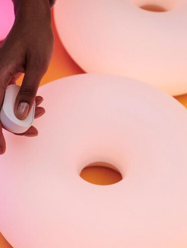 IKEA Varmblixt Smart : la lampe donut connectée en verre dépoli blanc mat, compatible Matter et Thread