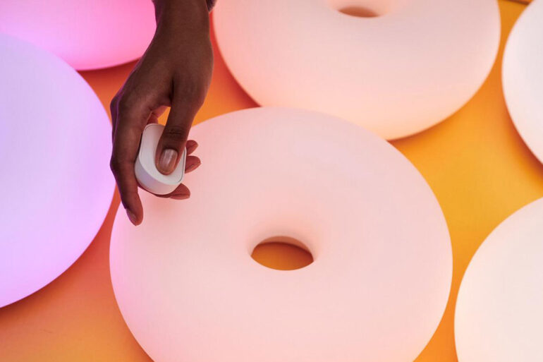 IKEA Varmblixt Smart : la lampe donut connectée en verre dépoli blanc mat, compatible Matter et Thread