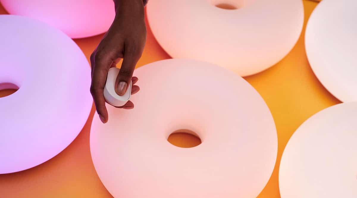IKEA Varmblixt Smart : la lampe donut connectée en verre dépoli blanc mat, compatible Matter et Thread