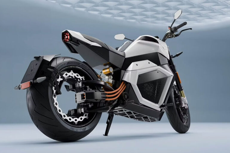 Verge TS Pro : la moto électrique à batterie solide et roue arrière sans moyeu
