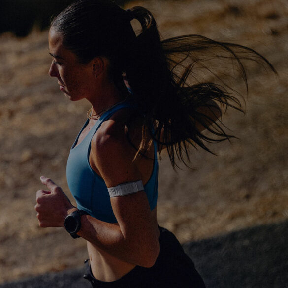 COROS déploie sa mise à jour Spring 2026 avec Pace Strategy et Hill Alerts : coaching d'allure et alertes de dénivelé en temps réel, gratuitement sur les montres existantes.