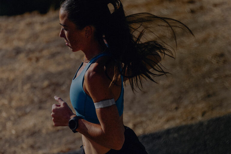 COROS déploie sa mise à jour Spring 2026 avec Pace Strategy et Hill Alerts : coaching d'allure et alertes de dénivelé en temps réel, gratuitement sur les montres existantes.