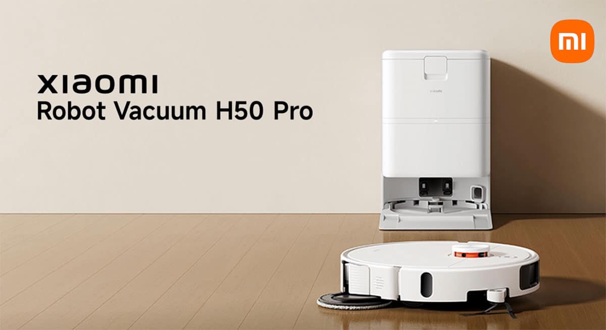 Xiaomi Robot Vacuum H50 Pro déployant son bras robotisé pour aspirer un coin de pièce