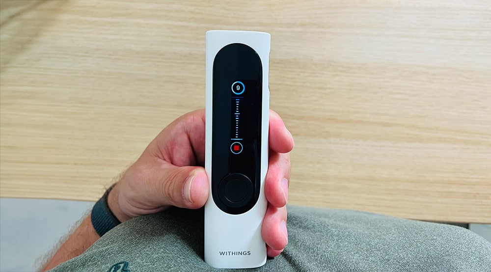 Le stéthoscope numérique du Withings BeamO à l'écoute