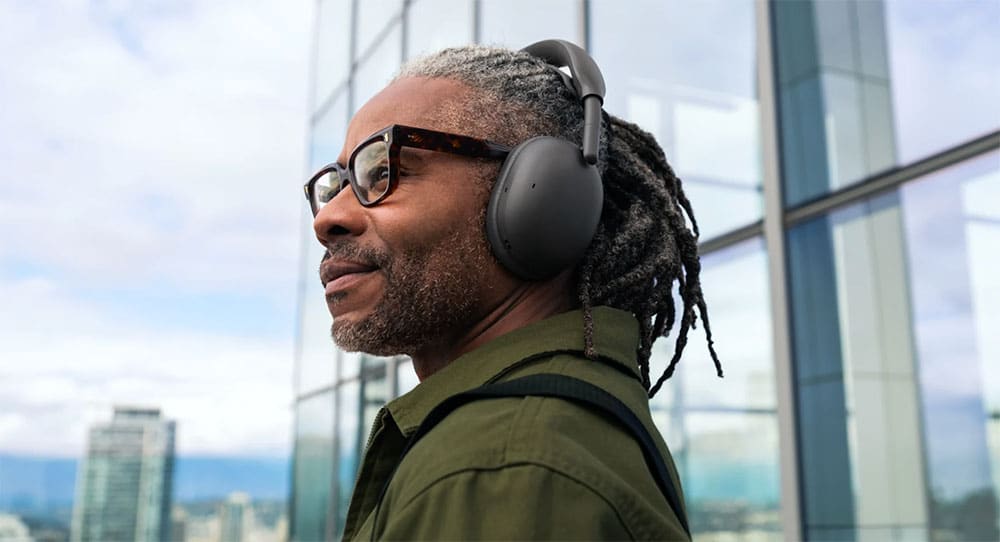 Casque sans fil Logitech Zone Vibe Pro porté au bureau et en télétravail