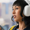 Casque sans fil Logitech Zone Vibe Pro porté au bureau et en télétravail