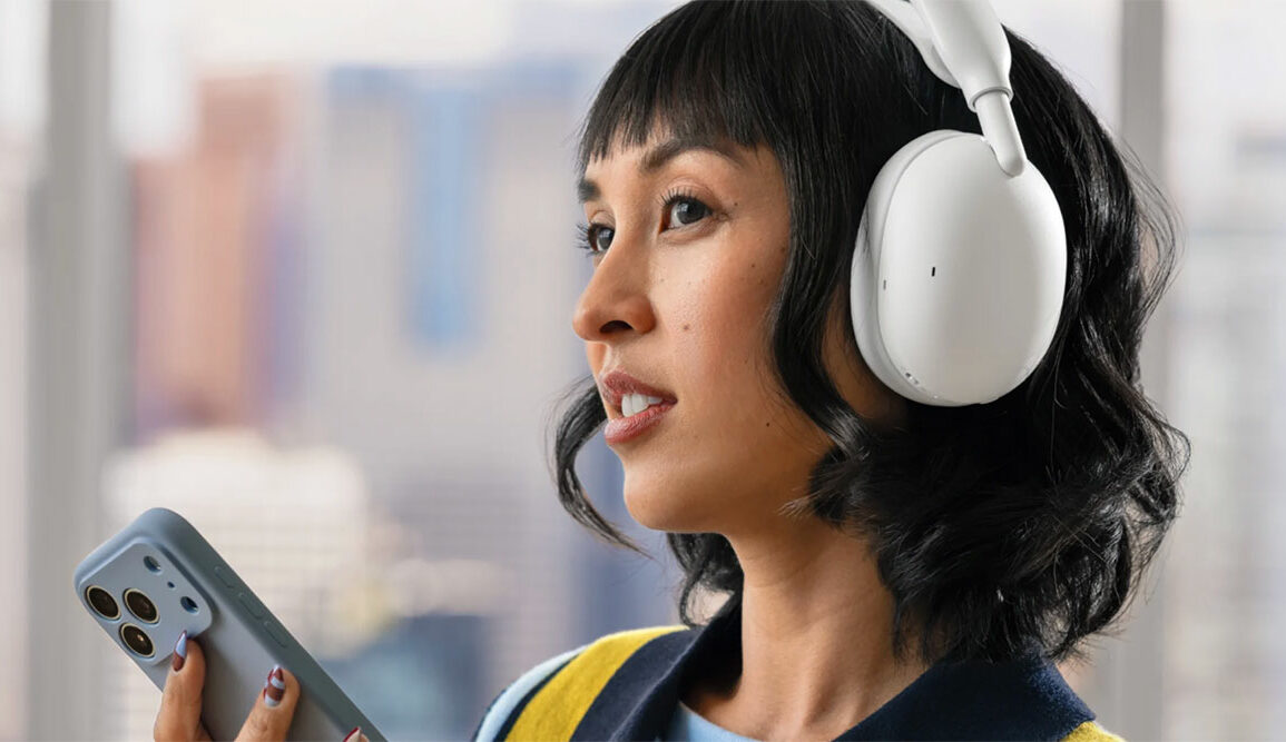 Casque sans fil Logitech Zone Vibe Pro porté au bureau et en télétravail