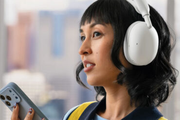 Casque sans fil Logitech Zone Vibe Pro porté au bureau et en télétravail