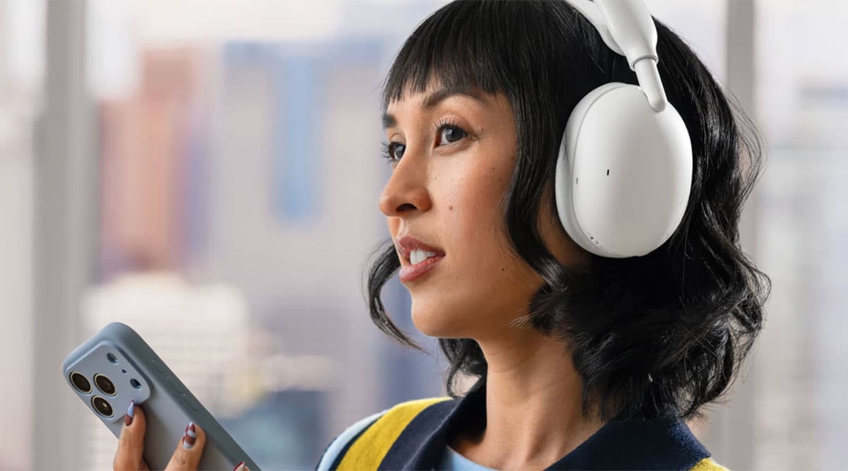 Casque sans fil Logitech Zone Vibe Pro porté au bureau et en télétravail