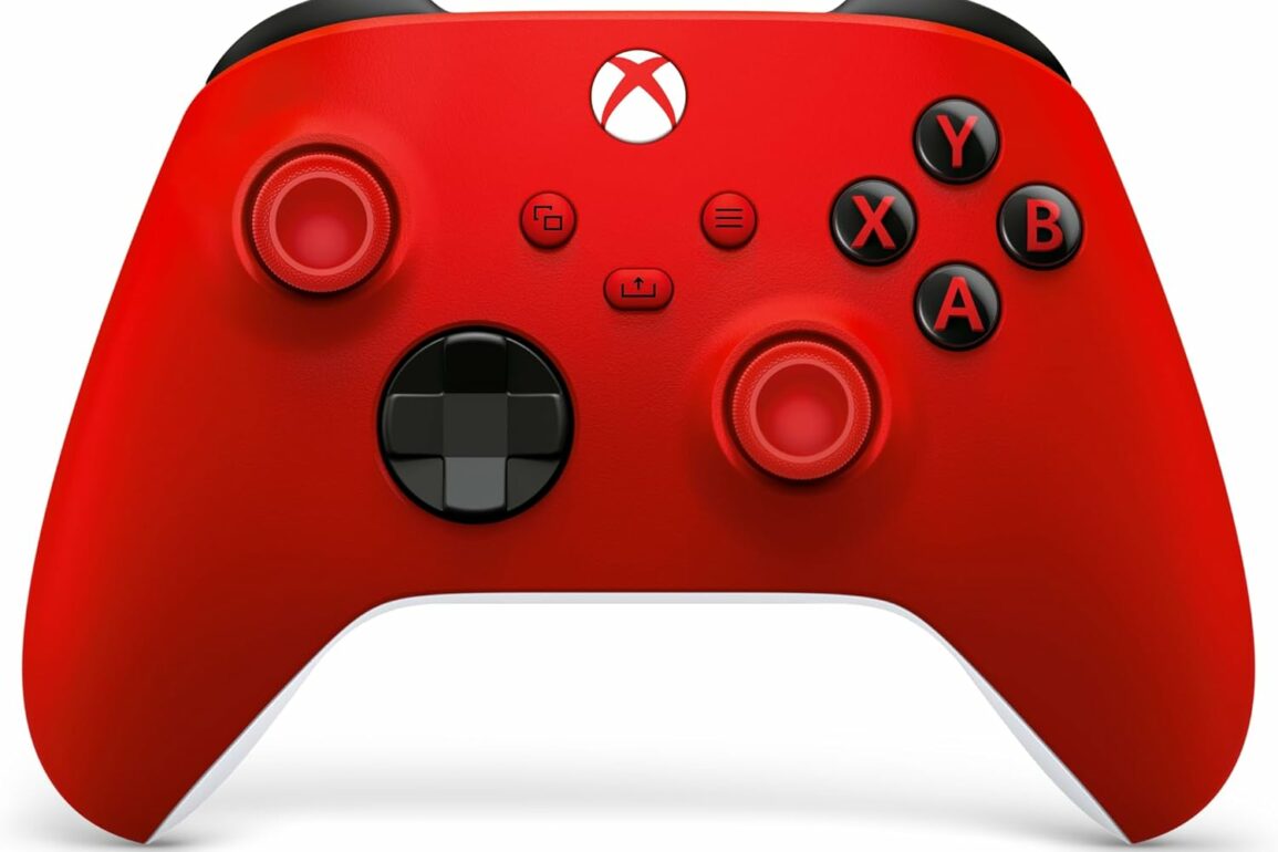 Manette Xbox sans fil coloris Pulse Red sur fond blanc