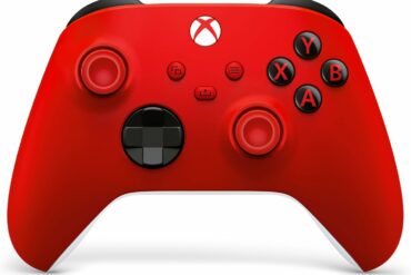 Manette Xbox sans fil coloris Pulse Red sur fond blanc