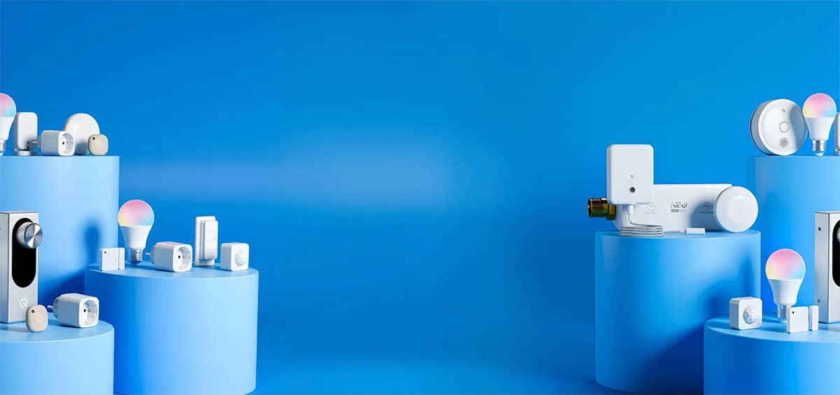 Module Shelly bleu installé derrière un interrupteur pour la maison connectée