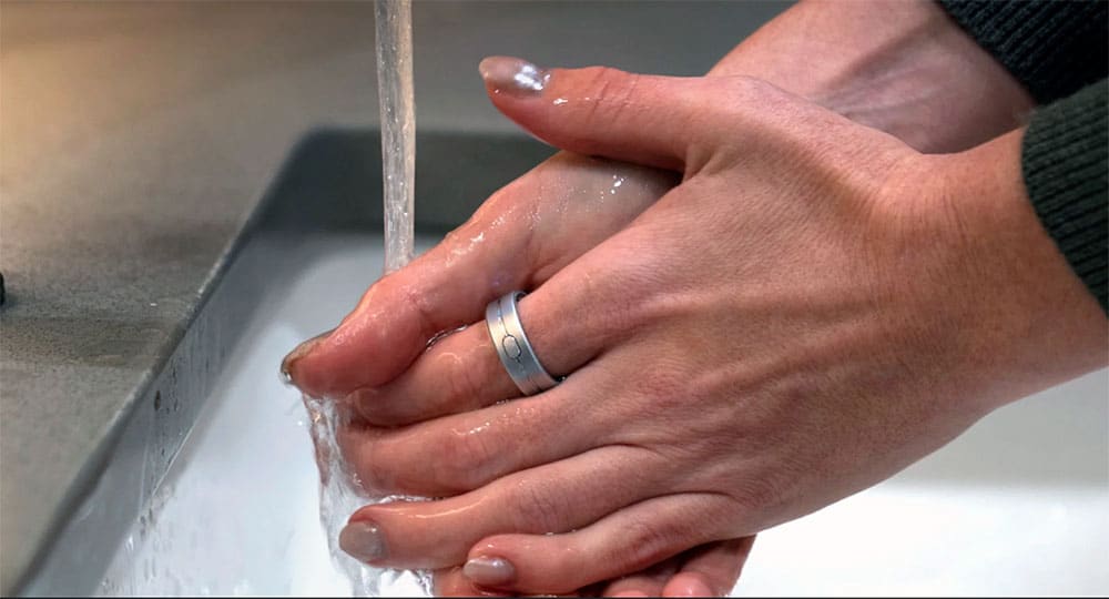 Vocci, la bague connectée en titane pour la prise de notes en réunion