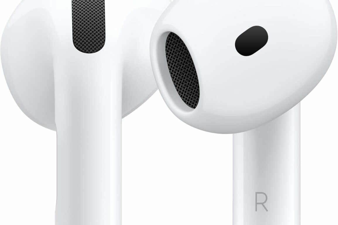 Apple AirPods 4 avec réduction active du bruit et leur boîtier de charge USB-C