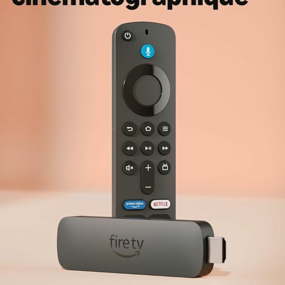 Amazon Fire TV Stick 4K Plus avec sa télécommande vocale Alexa