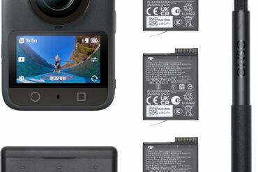 Caméra 360° DJI Osmo 360 avec son bundle Aventure, batteries et perche