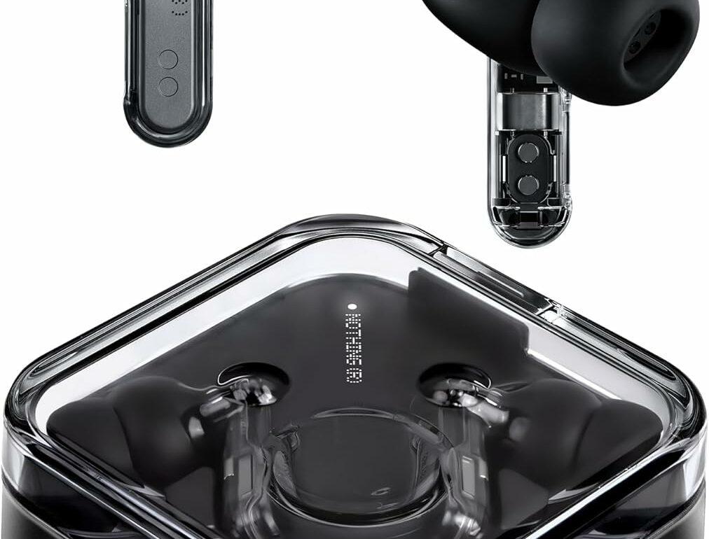 Écouteurs Nothing Ear (3) noirs avec leur boîtier de recharge transparent
