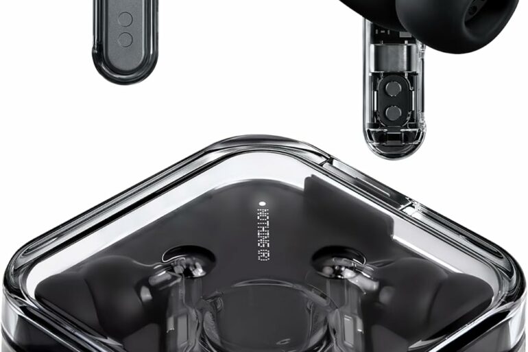 Écouteurs Nothing Ear (3) noirs avec leur boîtier de recharge transparent