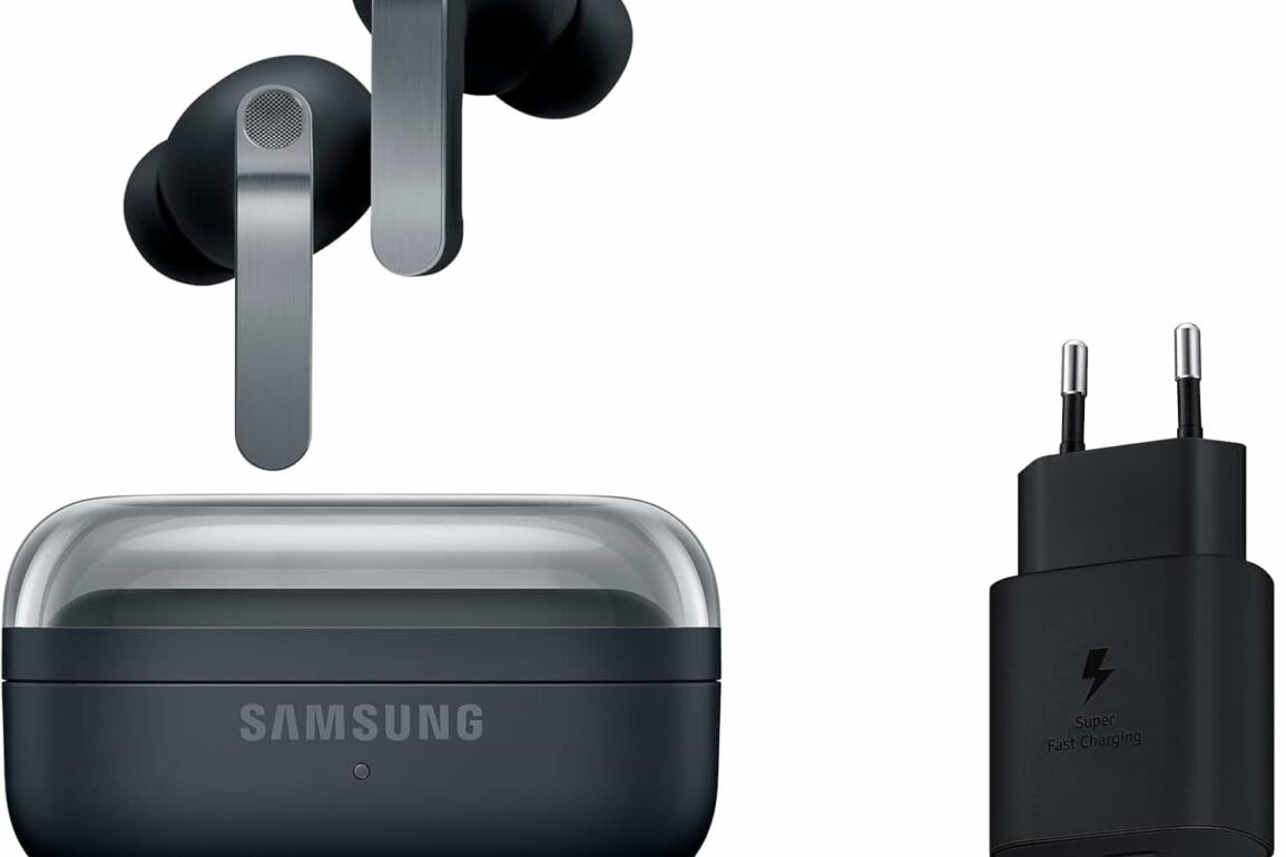 Écouteurs sans fil Samsung Galaxy Buds4 Pro et leur boîtier transparent