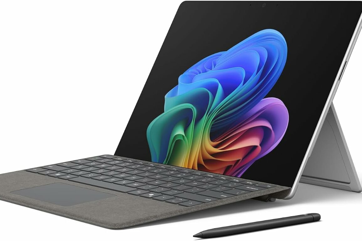 Microsoft Surface Pro 13 pouces OLED avec clavier et Slim Pen, coloris platine